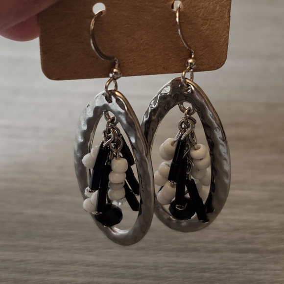 Elegant Black and White Beaded Earrings - Picture 3 of 3